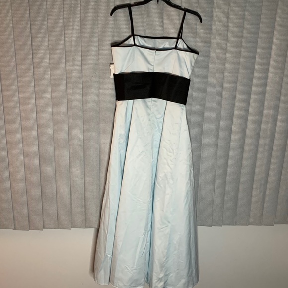 Nicole Miller Strapless Sash and Bow Gown - Picture 8 of 10